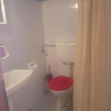 Ikosrooms Homestay *