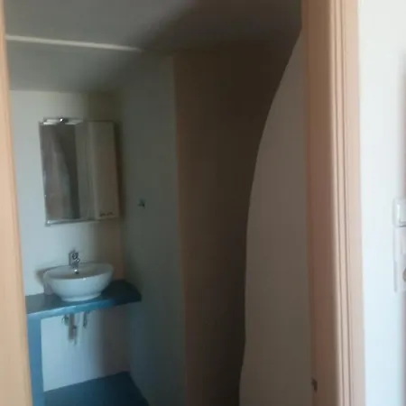 Ikosrooms Homestay *